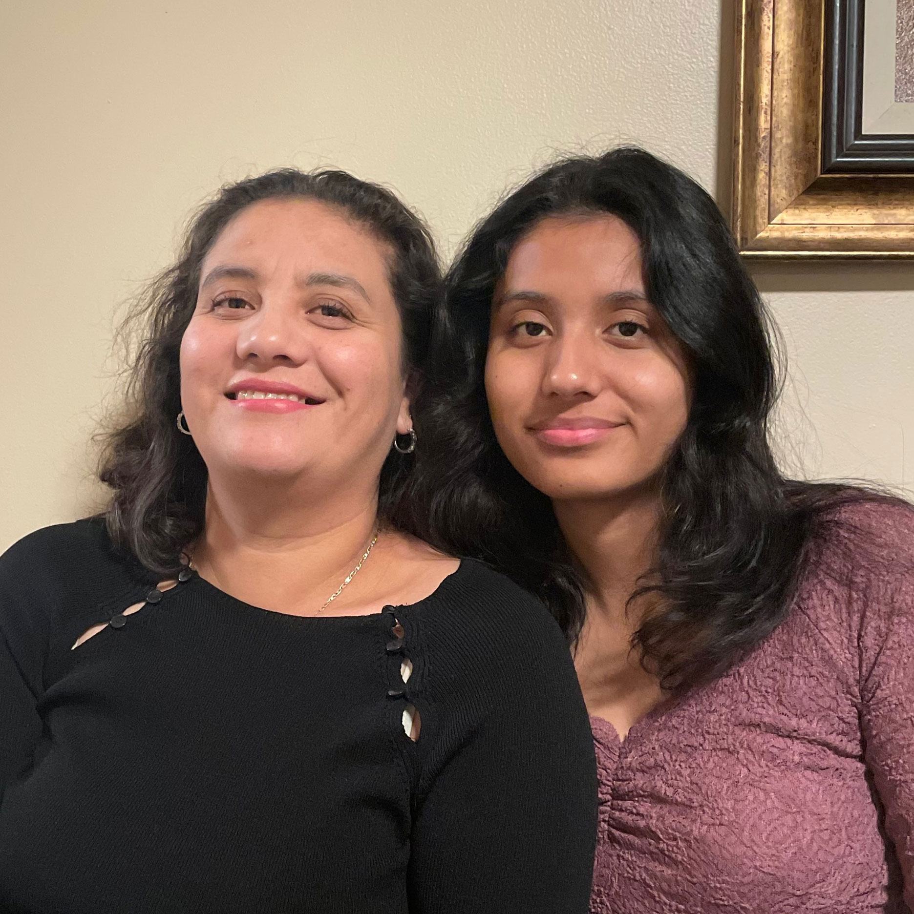 Image of TLA volunteer Jeanelly and her mother, a TLA graduate.